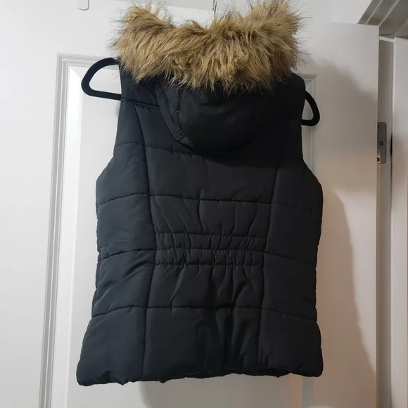 Medium Love Tree Black and Plaid Faux Fur Hooded Puffer Vest - Picture 4 of 7